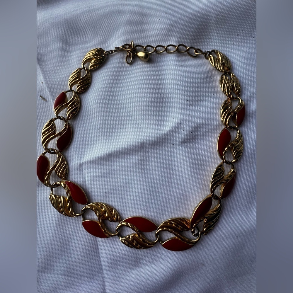 Vintage unsigned Choker Gold Toned Necklace Flex Omega Red And White Enamel - Picture 2 of 7